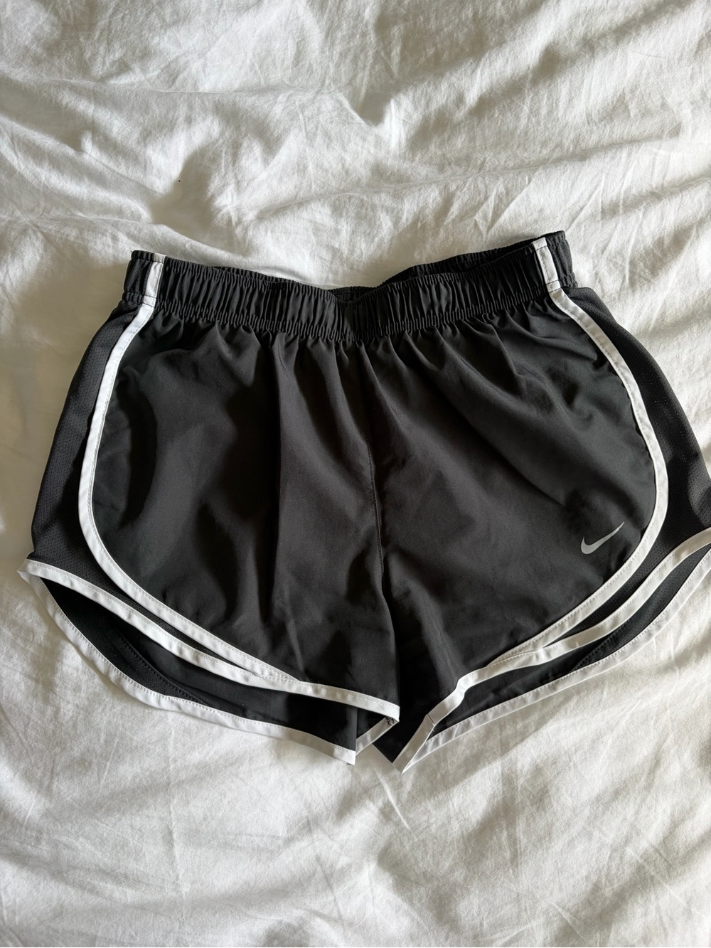 Nike Women’s Dri-FIT Tempo Running Shorts w/built in liner - Size S